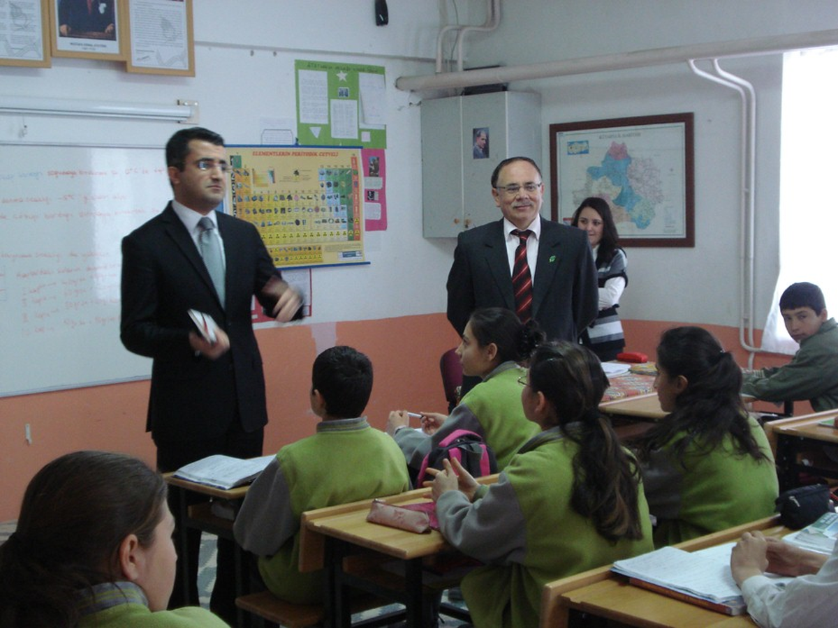 Kaymakam Çınar, İlköğretim Okulunda İncelemelerde Bulundu