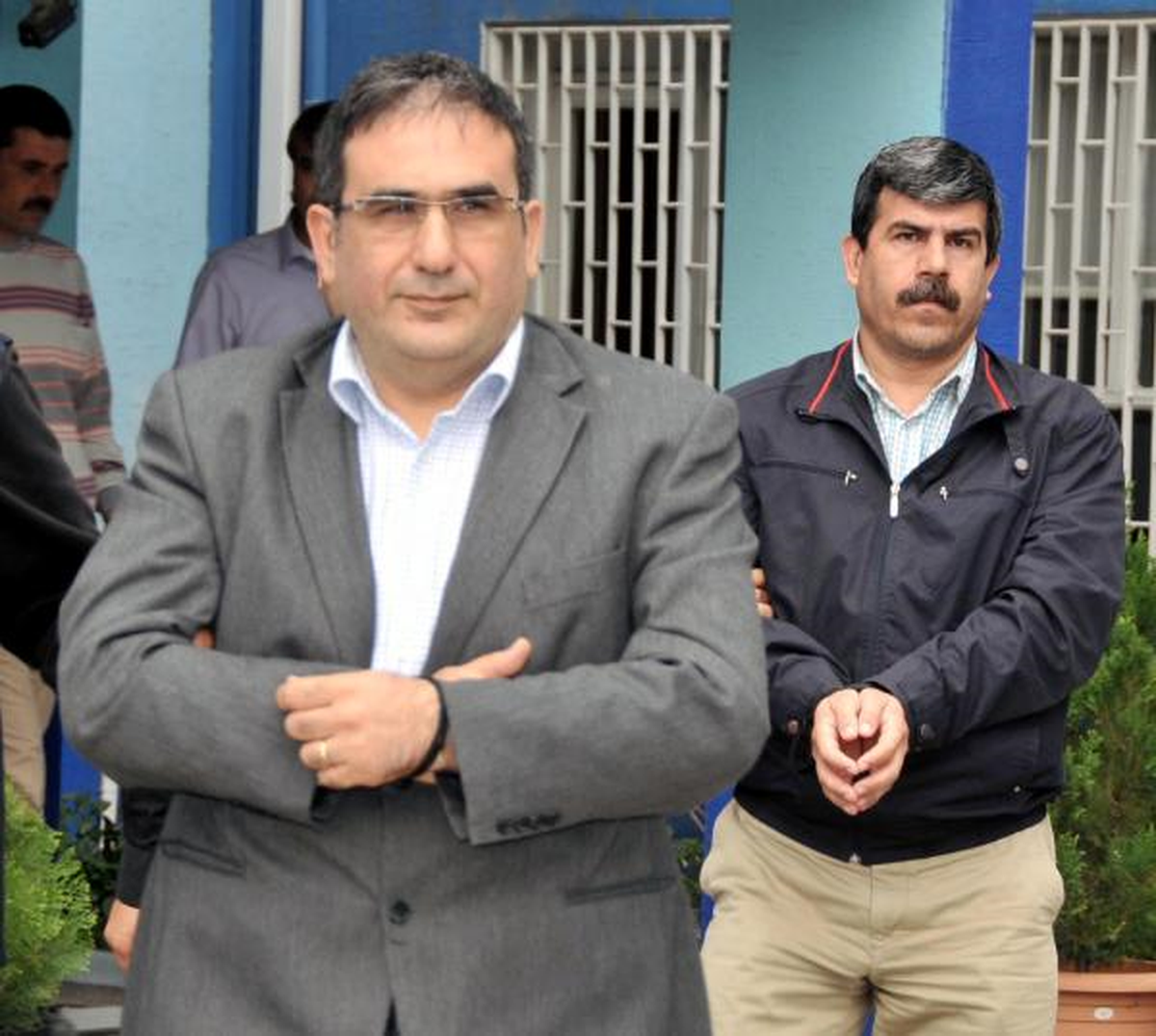 Kelepçelenen Profesör Tazminat Kazandı