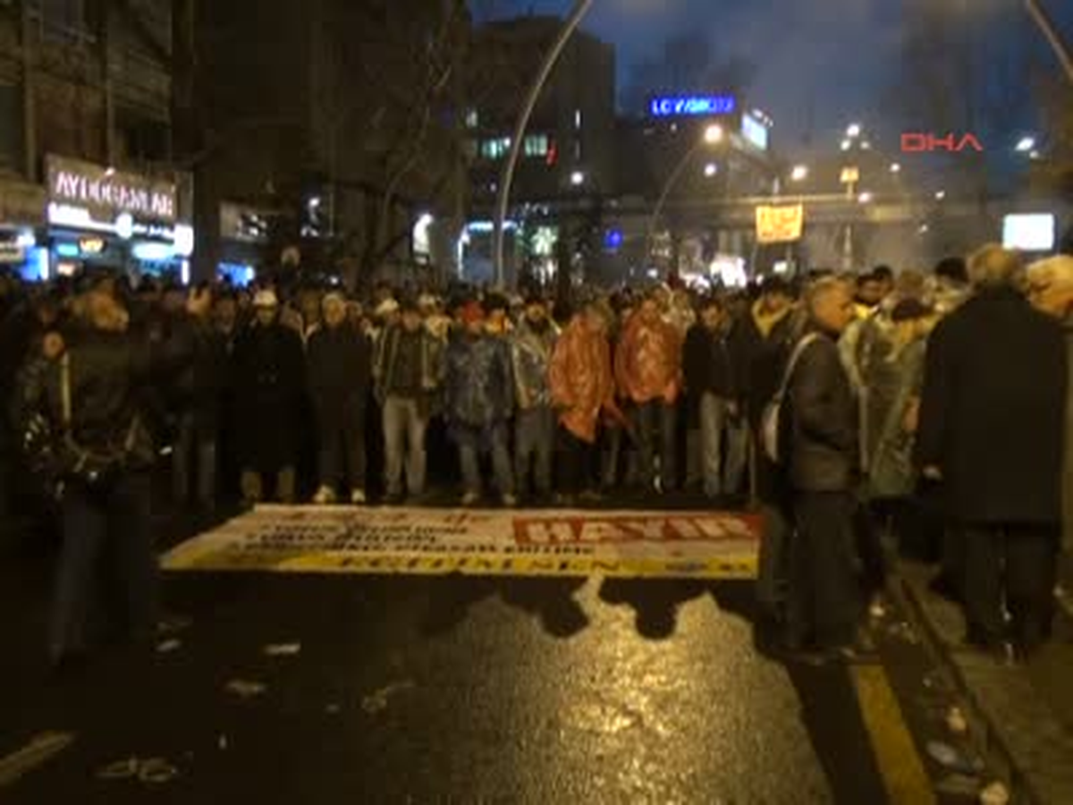 KESK Üyelerinin Protestosu Gece de Sürdü