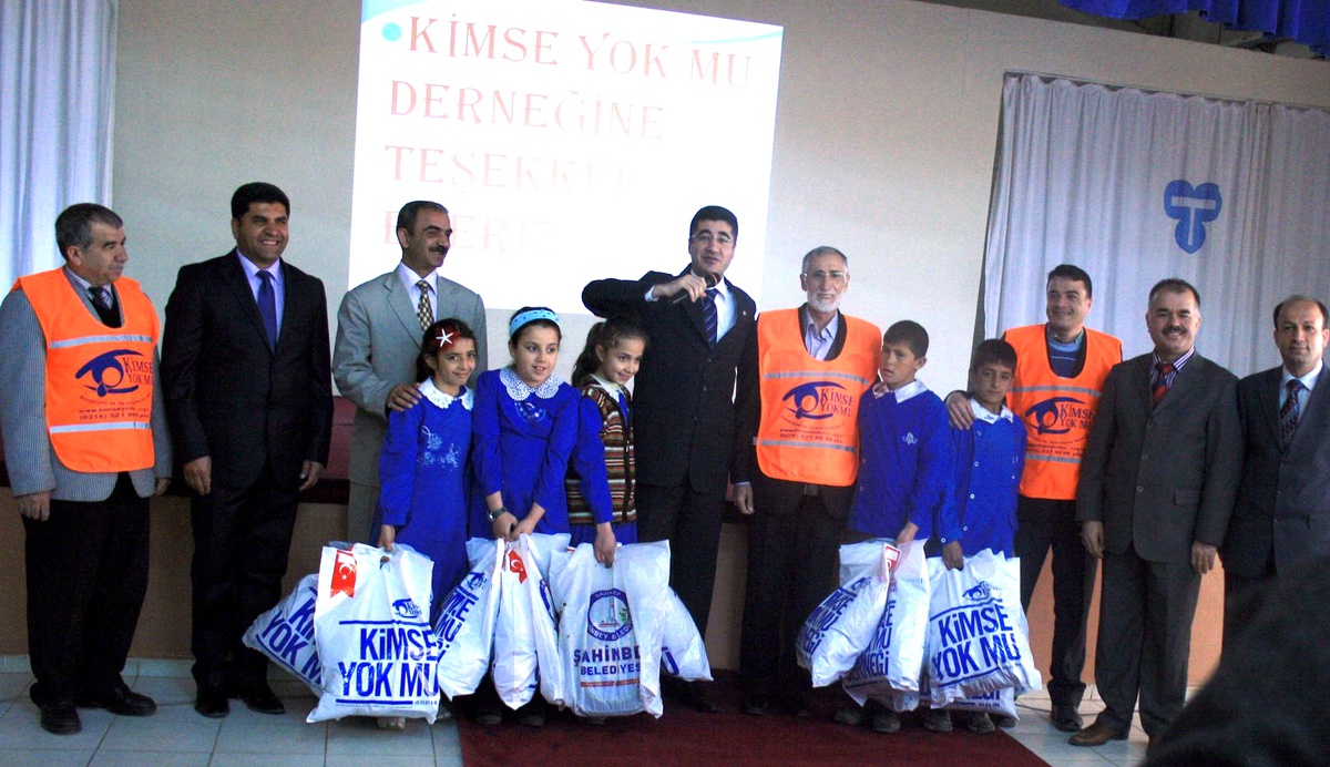 Kimse Yokmu Derneği\'nden 550 Öğrenciye Yardım