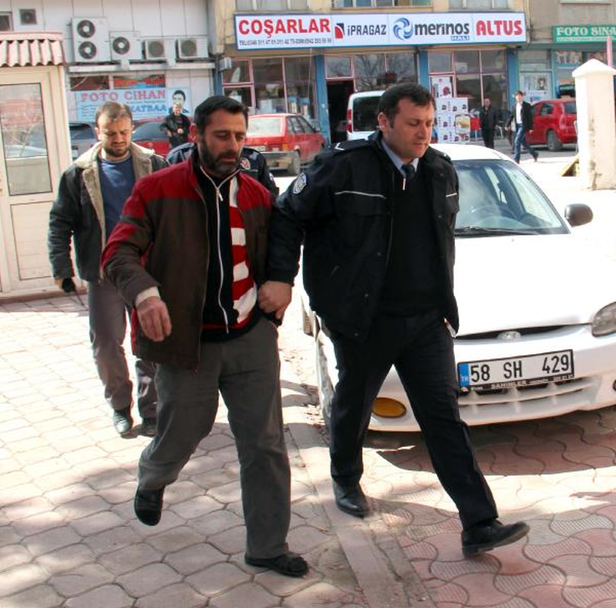 Kızını Taciz Edeni, Başına Taşla Vurarak Öldürdü (Yeniden)