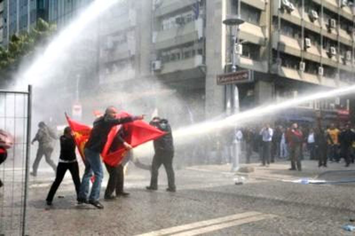 Konak Meydanındaki Protestoda Arbede Çıktı (1)