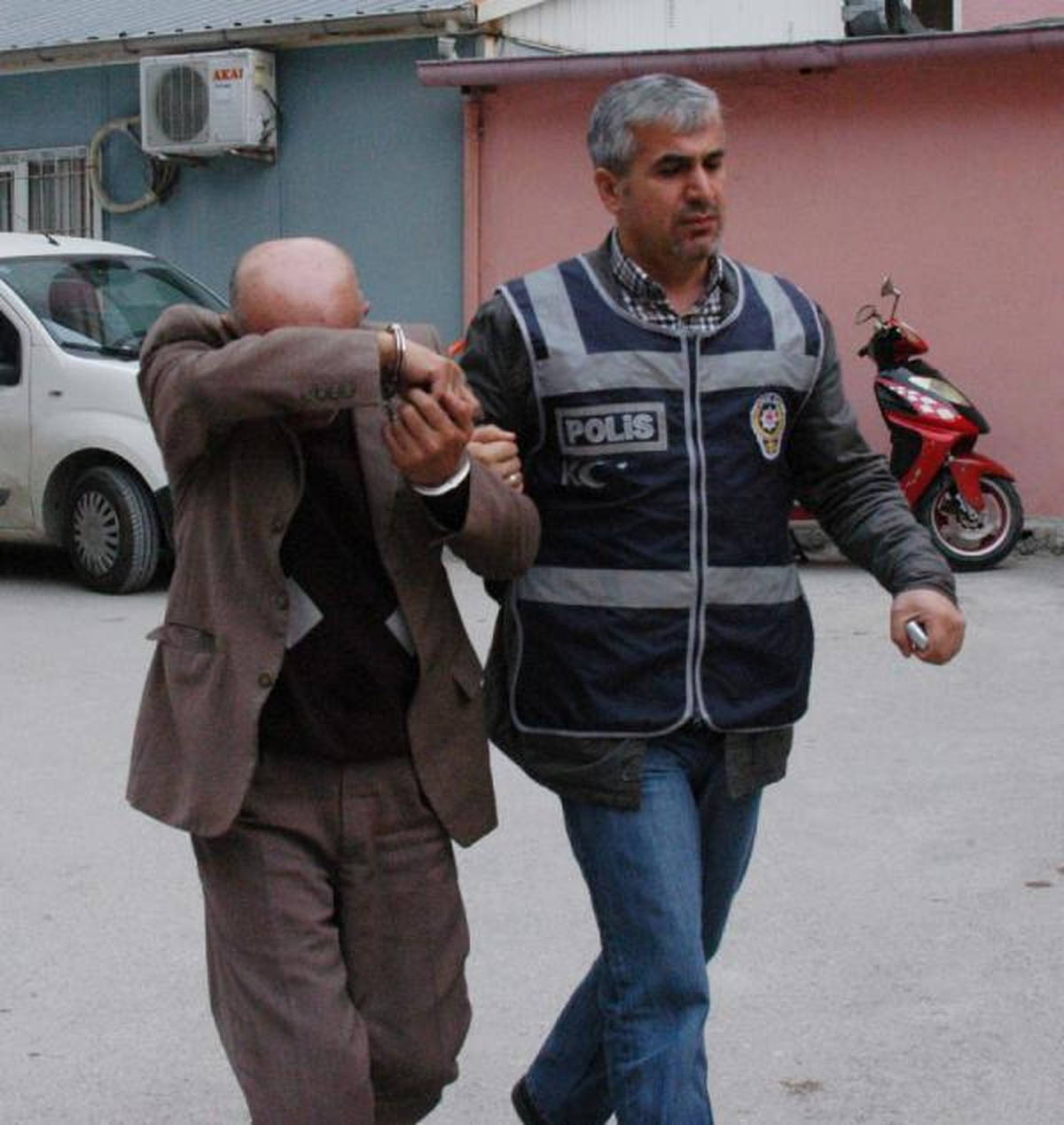Kredi Borcu İçin Uyuşturucu Kuryeliği Yapıyormuş