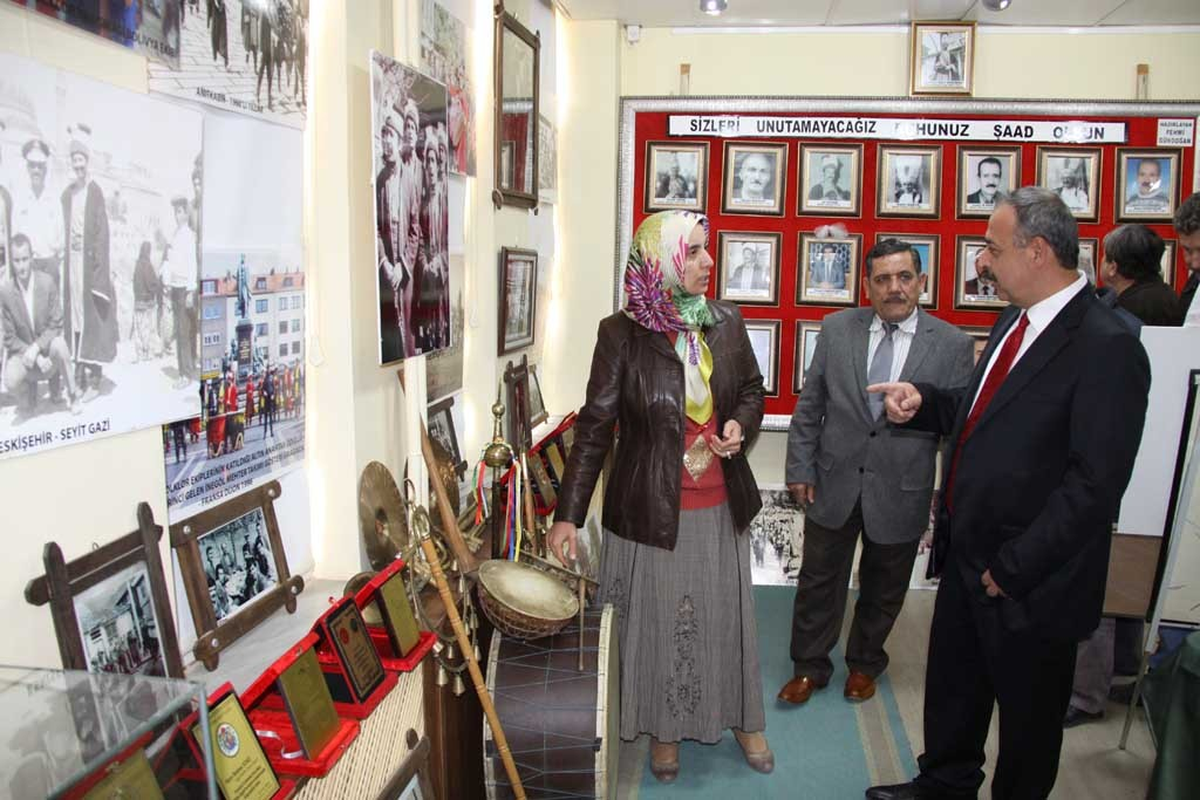 Kütüphanede Şiir ve Mehter Sesleri