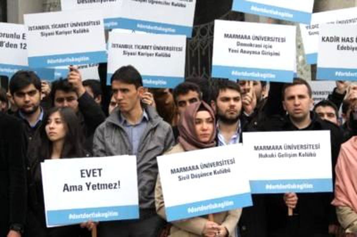 Öğrencilerden \'4+4+4\' Desteği