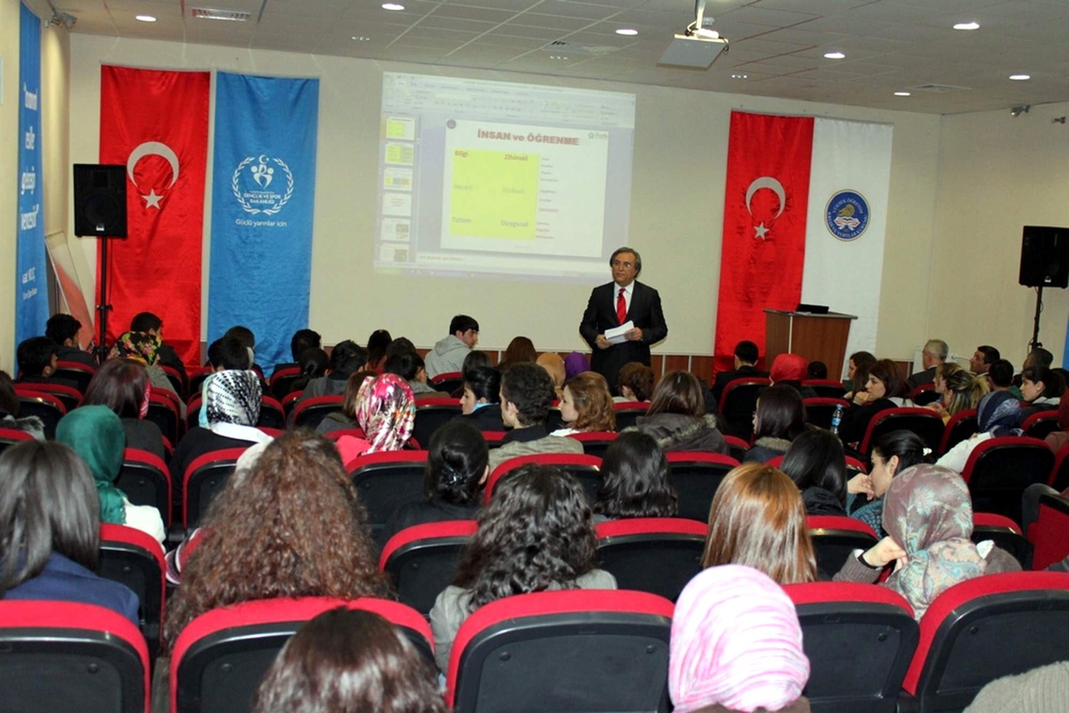 Öğrencilere \'Liderlik\' Konulu Konferans Verildi