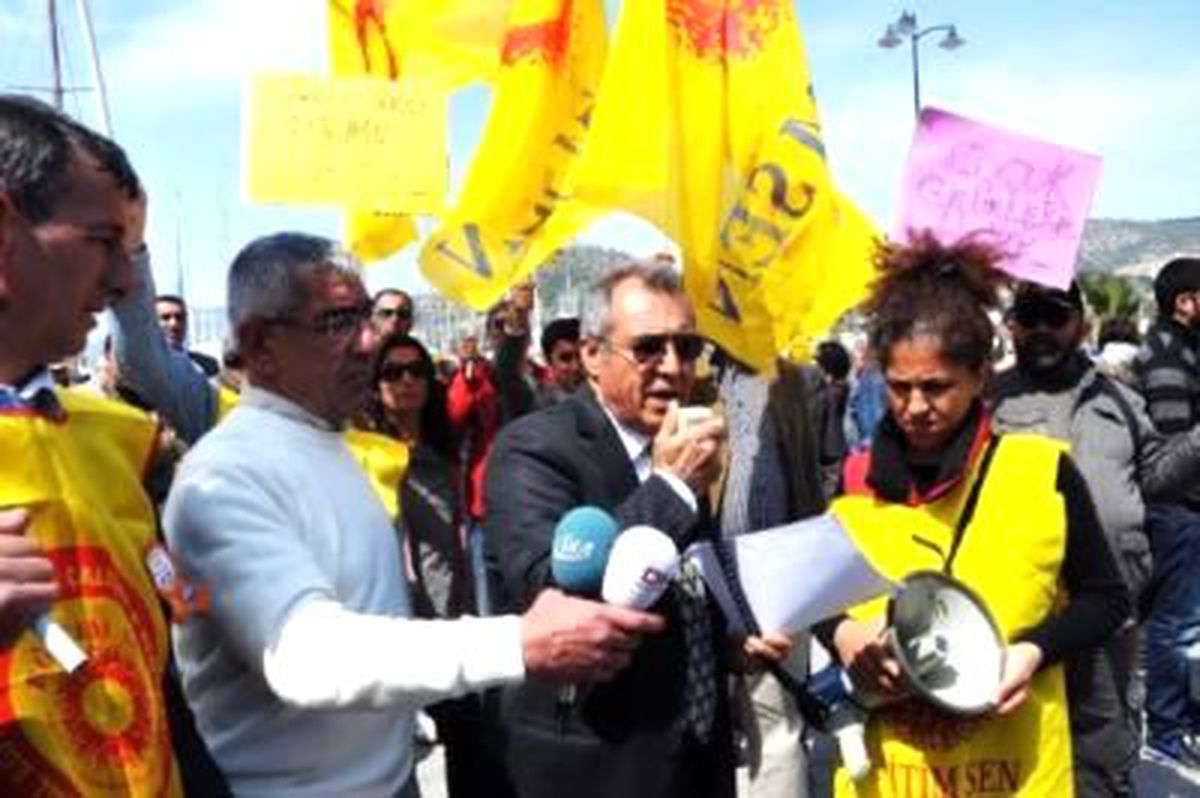 Öğretmenler Yeni Eğitim Sistemini, Sürücüler de Öğretmenleri Protesto Etti