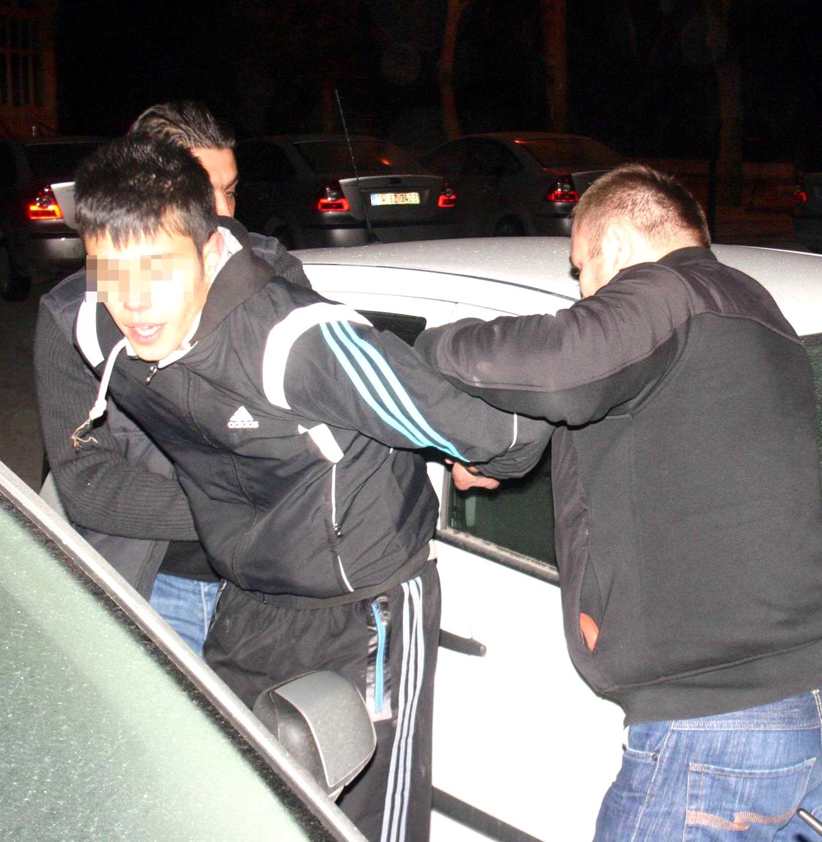 Polisleri Görünce Kaçan Levyeli Şüpheliler Yakalandı