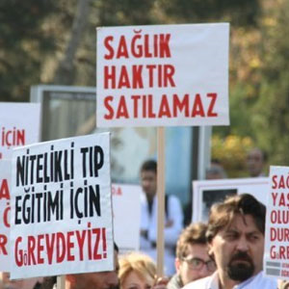 Sağlıkçılar Cerrahpaşa\'da Eylem Yaptı