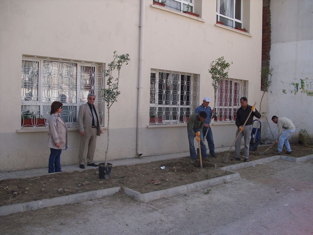 Söke Belediyesi\'nden Okullara Çiçek Gibi Destek