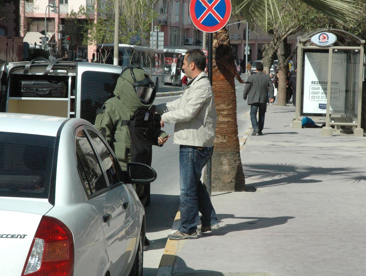 Şüpheli Paketten Kumaş Çıktı