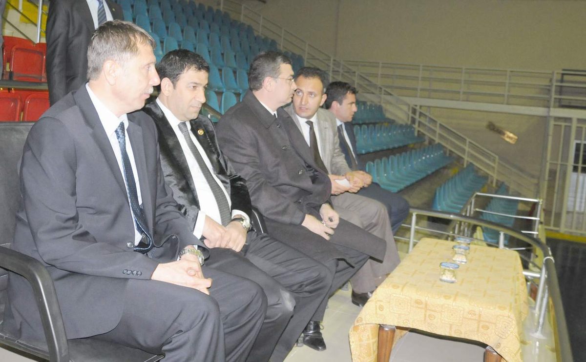 Vali Güvenç, Basket Takımına Moral Verdi