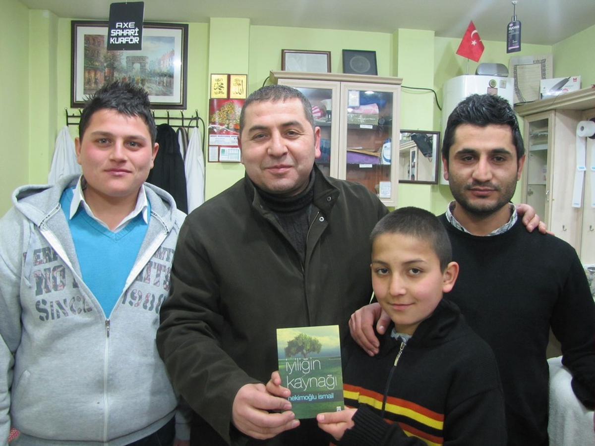Yerköy\'de Vatandaşlara Esnaf ve Öğrencilere Kitap Dağıtıldı