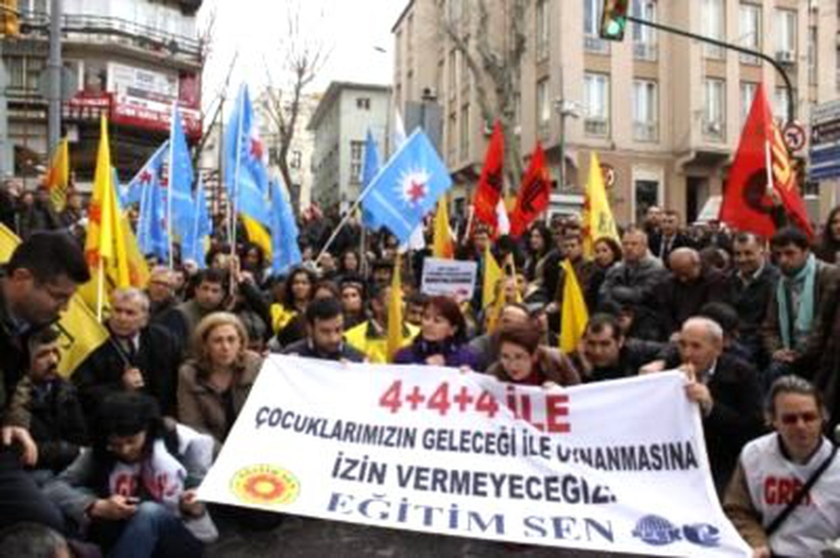 Zorunlu Eğitimi 12 Yıla Çıkaran Teklif