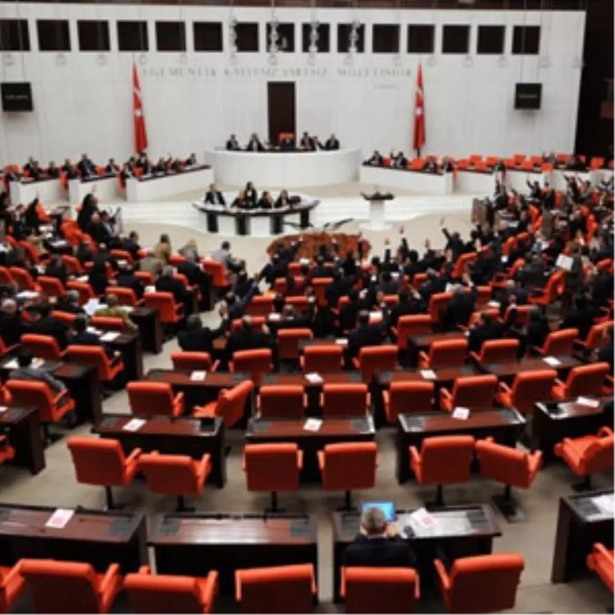 Zorunlu Eğitimi 12 Yıla Çıkaran Teklif Genel Kurul\'da