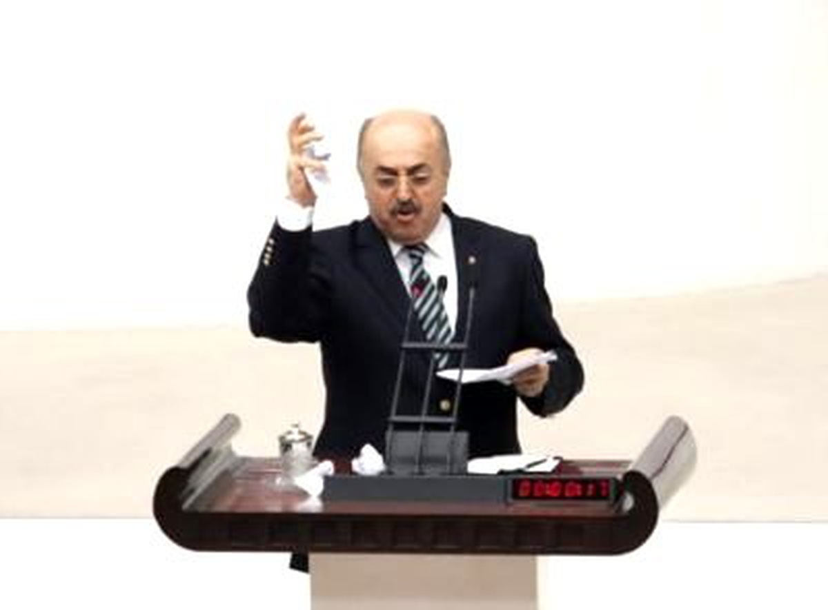 Öner, 4+4+4 Komisyon Raporunu Yırttı