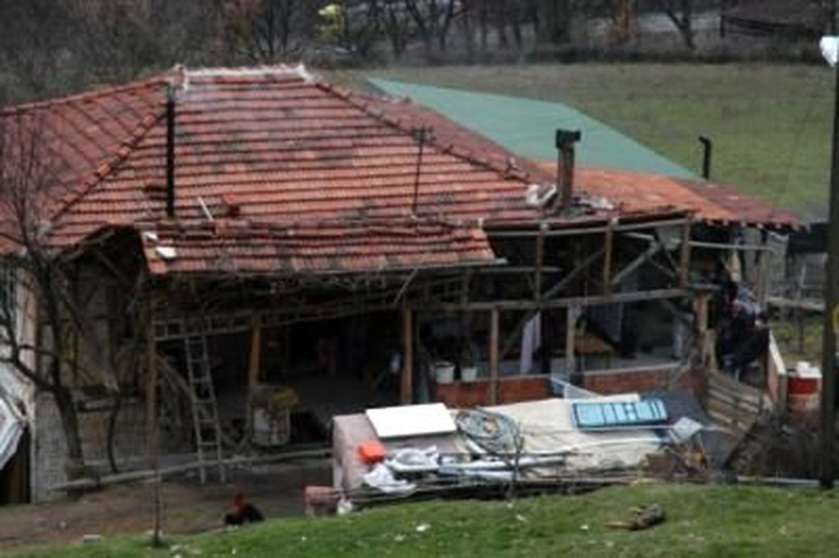 Ağabey ve Kız Kardeşinin Gürültü Kavgası