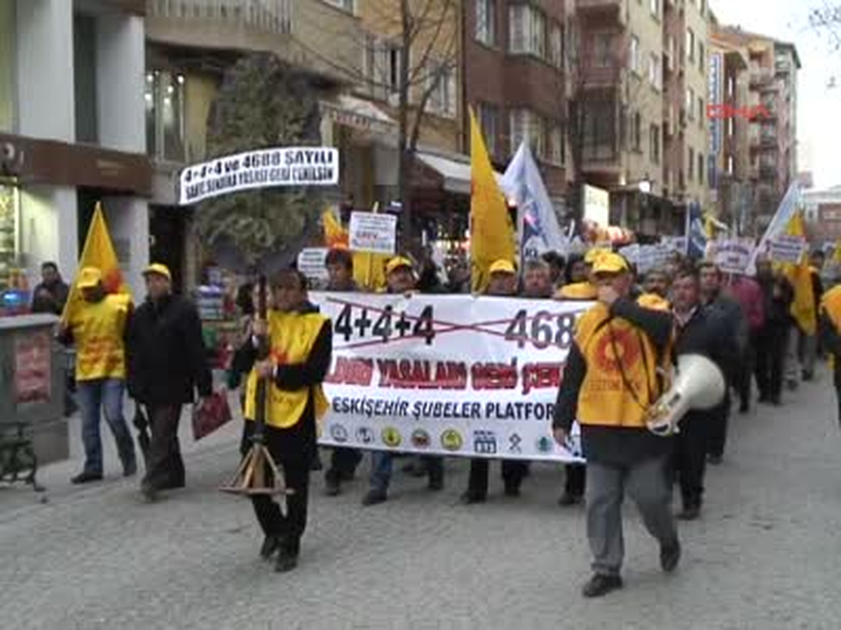 AKP İl Binası Önünde Siyah Çelenk Gerginliği