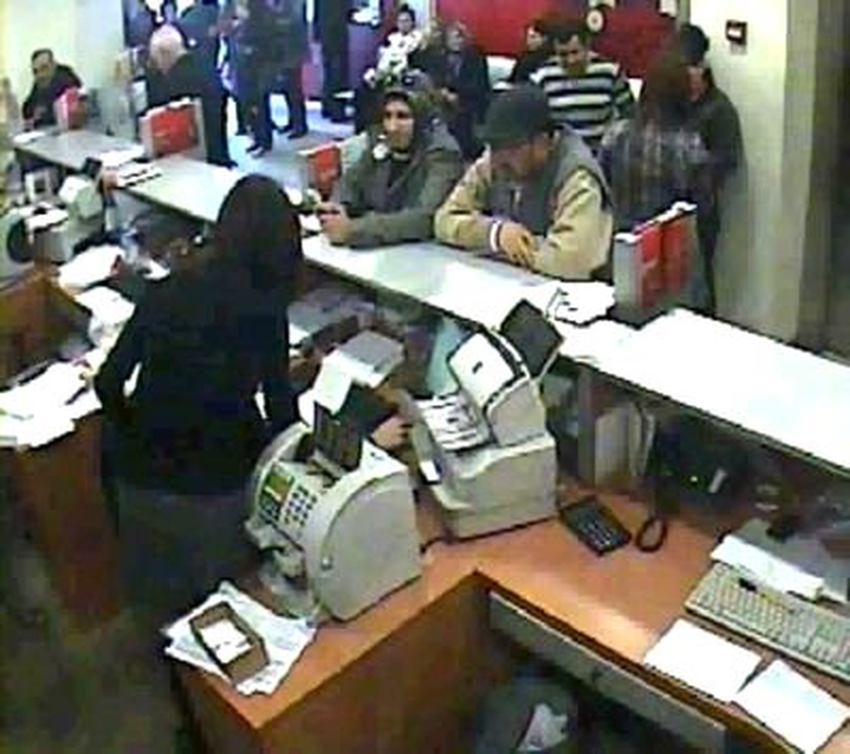 Akrabaları, Ölen Çiftin Bankadaki Parasını Çekmeye Kalkıştılar Zonguldak\'ta, 1 Ay Önce Evlerinde...