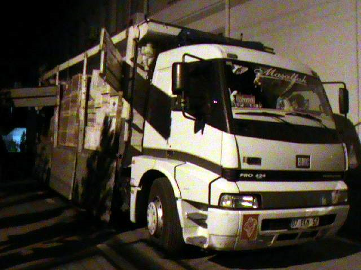 Antalya\'da Kaçak Parfüm Operasyonu