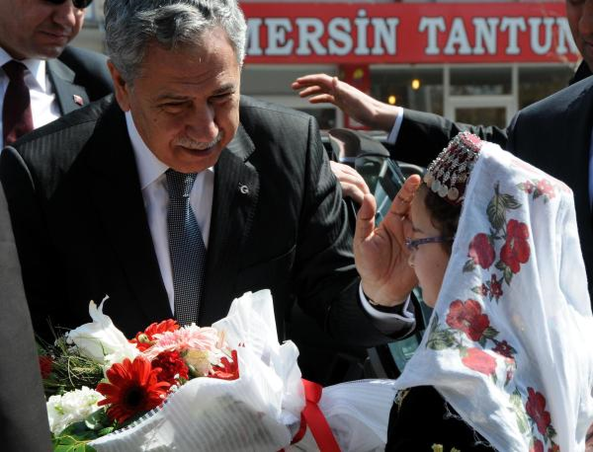 Arınç: Dur Diyeceğine, Vur Diyen Parti Liderleri Var