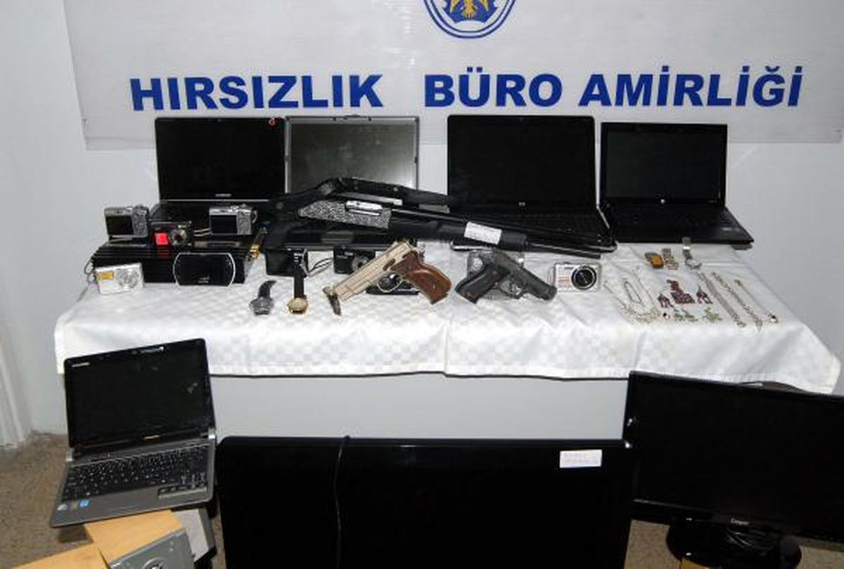 Askerdeyken, Hırsızlık Şebekesini Yönetmiş