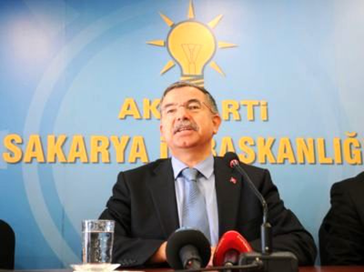 Bakan Yılmaz, Sakarya Büyükşehir Belediyesi\'ni Ziyaret Etti