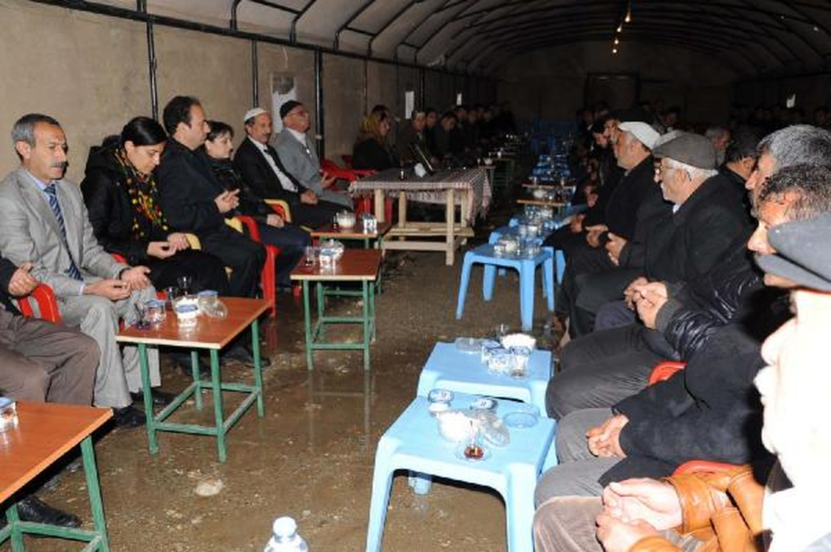 BDP'li Ata ve Baydemir PKK'lıların Taziyesinde