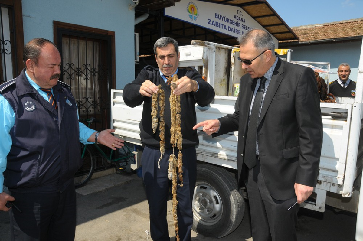 Bozulmuş 300 Kilo Pekmez Sucuğu Ele Geçirildi