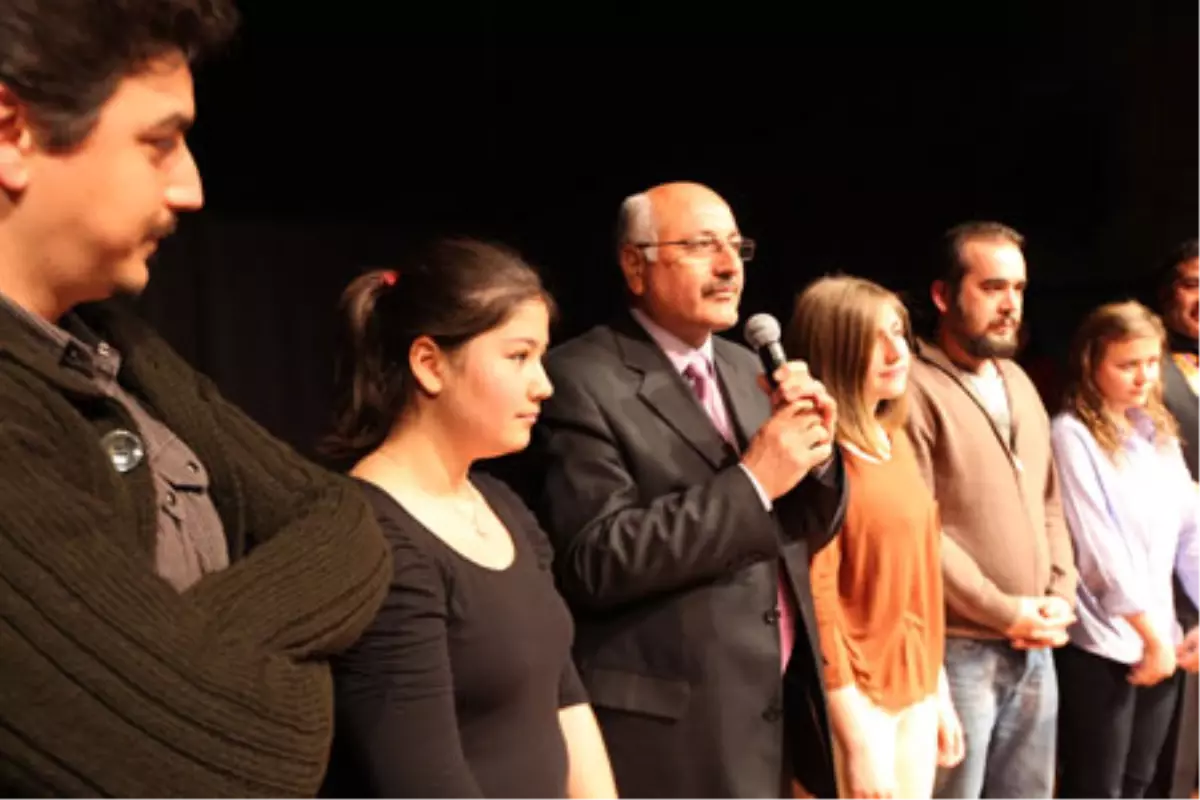 Denizli Tiyatroya Doydu