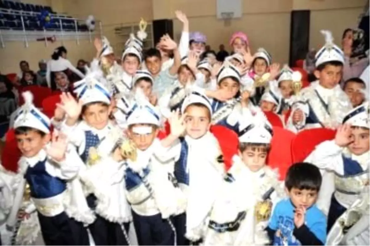 Depremzede Çocuklara Sünnet Şöleni