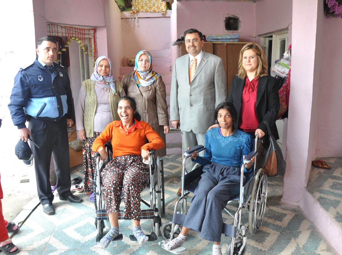 Engelli Kardeşlerin Tekerlekli Sandaye Sevinci