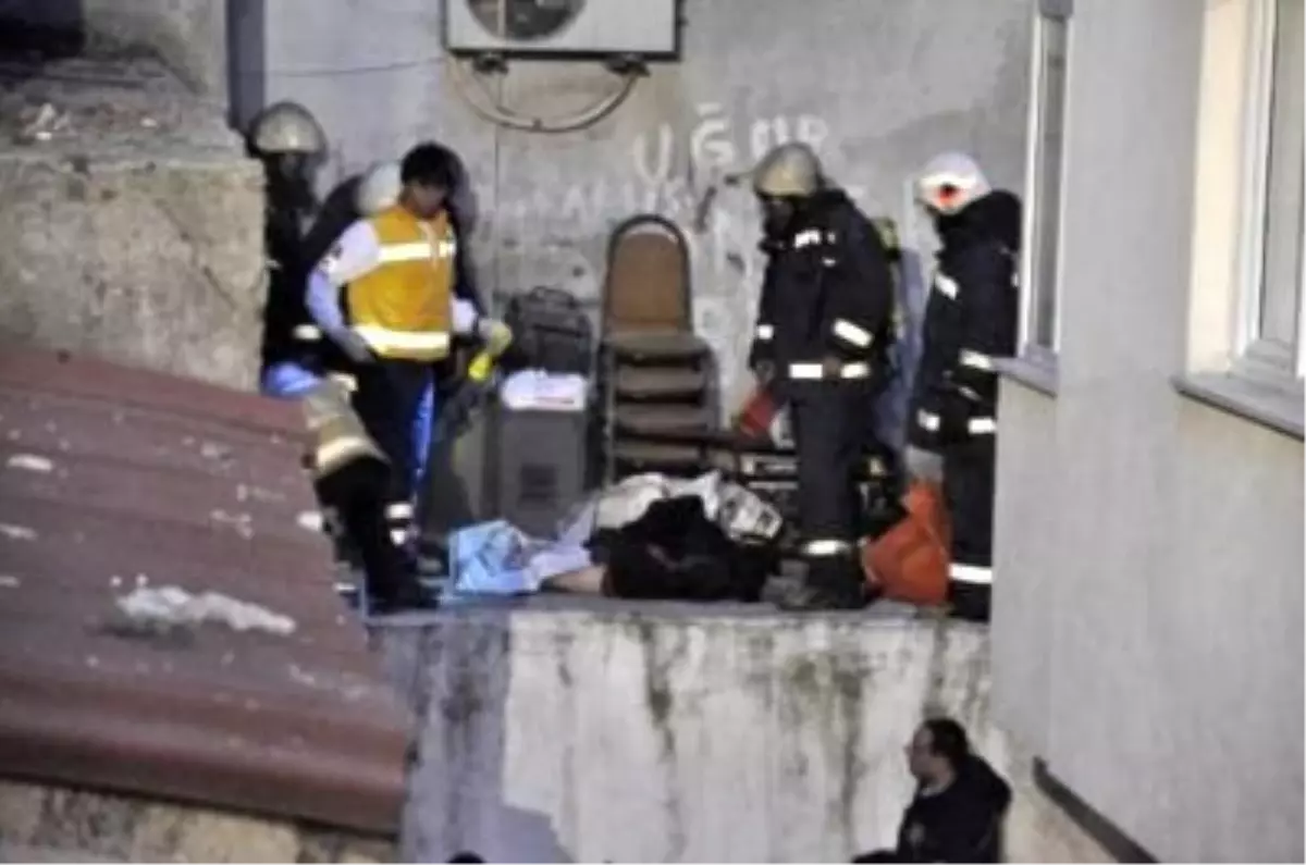 Esenler\'de Bir Cafe\'de Patlama: 2 Ölü