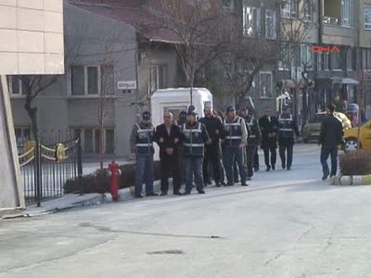 Eskişehir\'de Gizli Kameralı,satırlı ve Kamçılı Çeteye Gözaltı