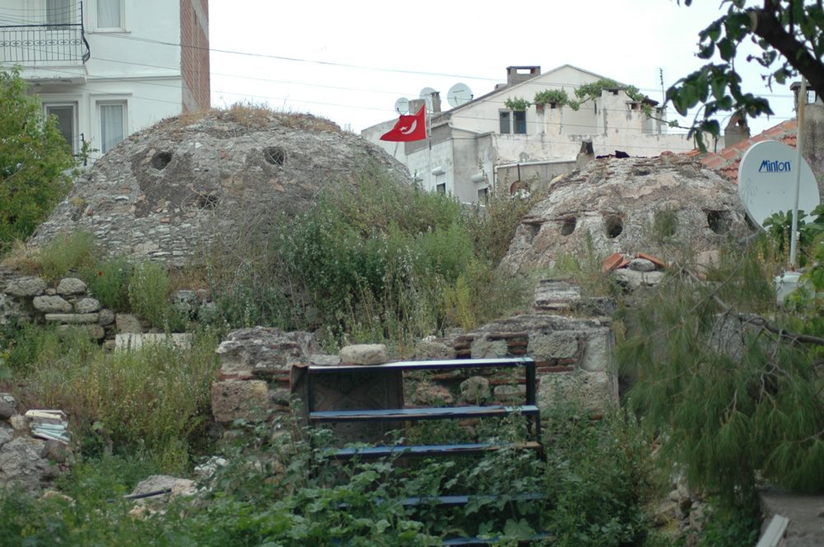 Foça'nın Osmanlı Hamamları ve Yel Değirmenleri