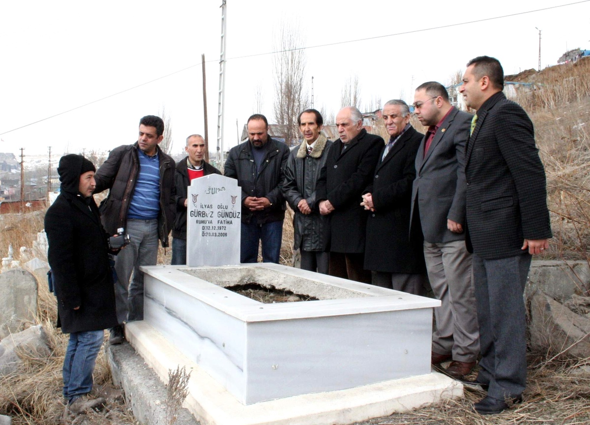 Gazeteci Gürbüz Gündüz\'ü Mezarı Başında Anıldı