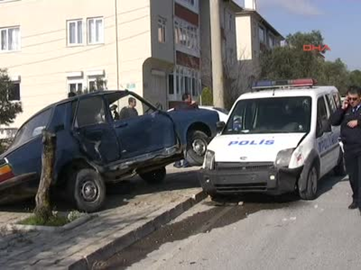 Geçiş Üstünlüğüne Uymadı, Polis Otosuna Çarptı