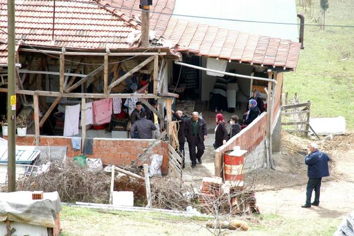 Gürültü Nedeniyle Uyaran Kız Kardeşini Öldürdü, Eniştesini Yaraladı