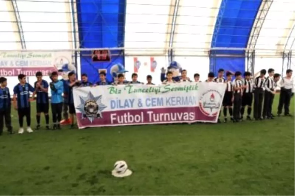 Halı Sahada Şehit Edilen Polis ve Eşi Adına Turnuva Düzenlendi