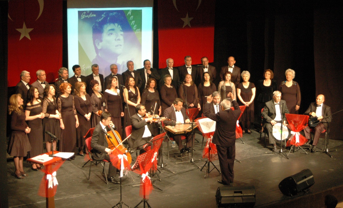 Halk Eğitim Korosundan Zeki Müren Anısına Konser