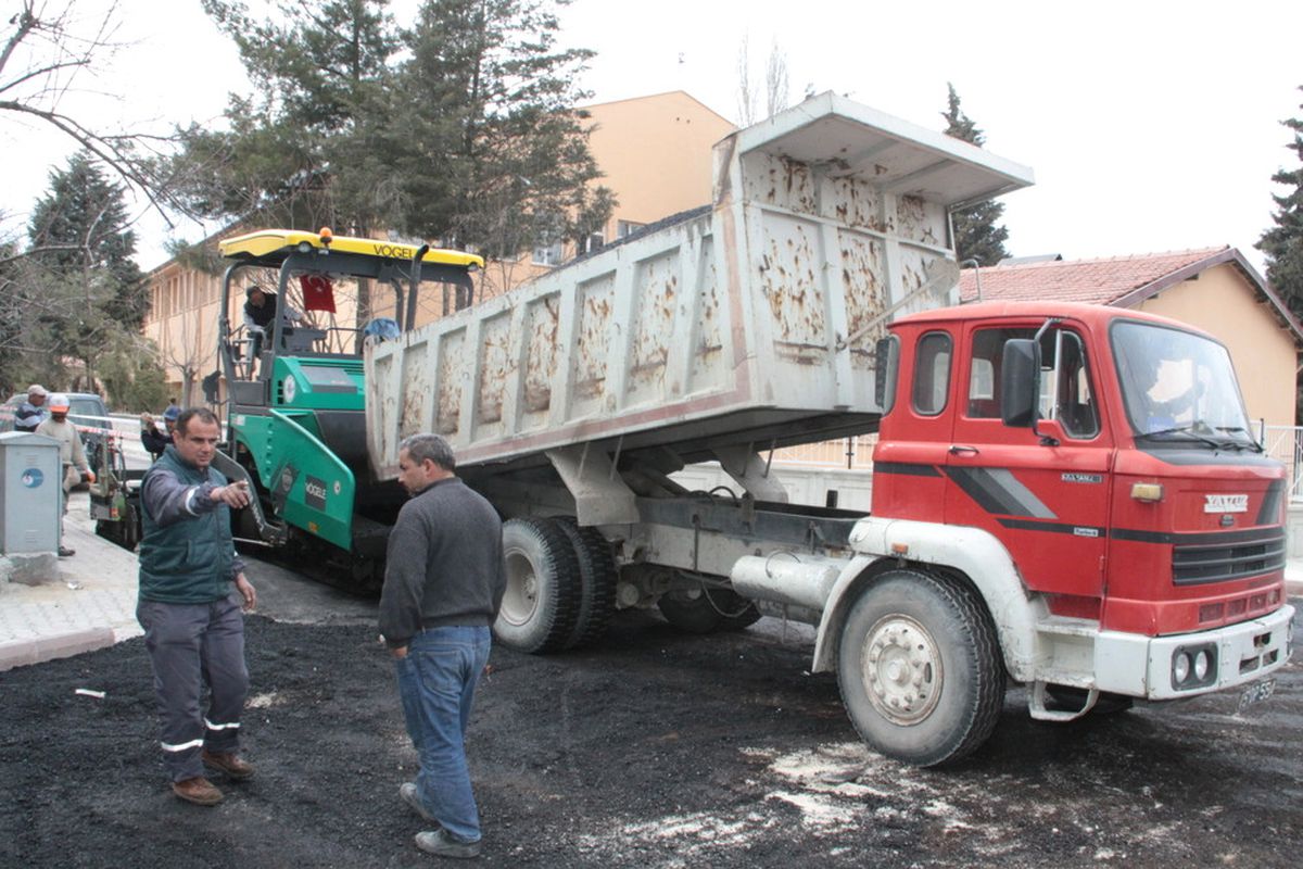 Hare Sokak\'a Sıcak Asfalt