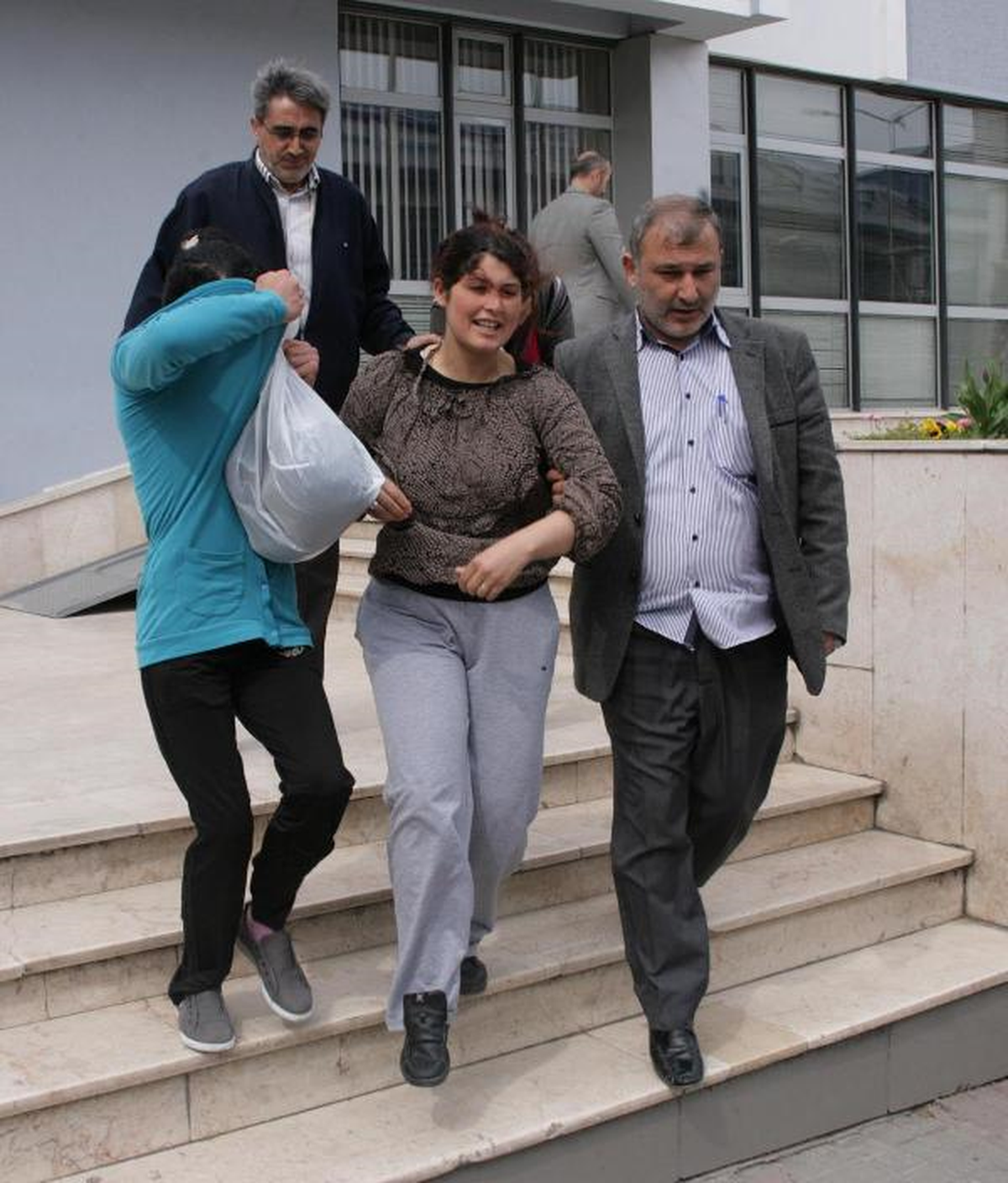 Hırsızlık Anlaşılmasın Diye Evi Düzenleyip Kaçmışlar