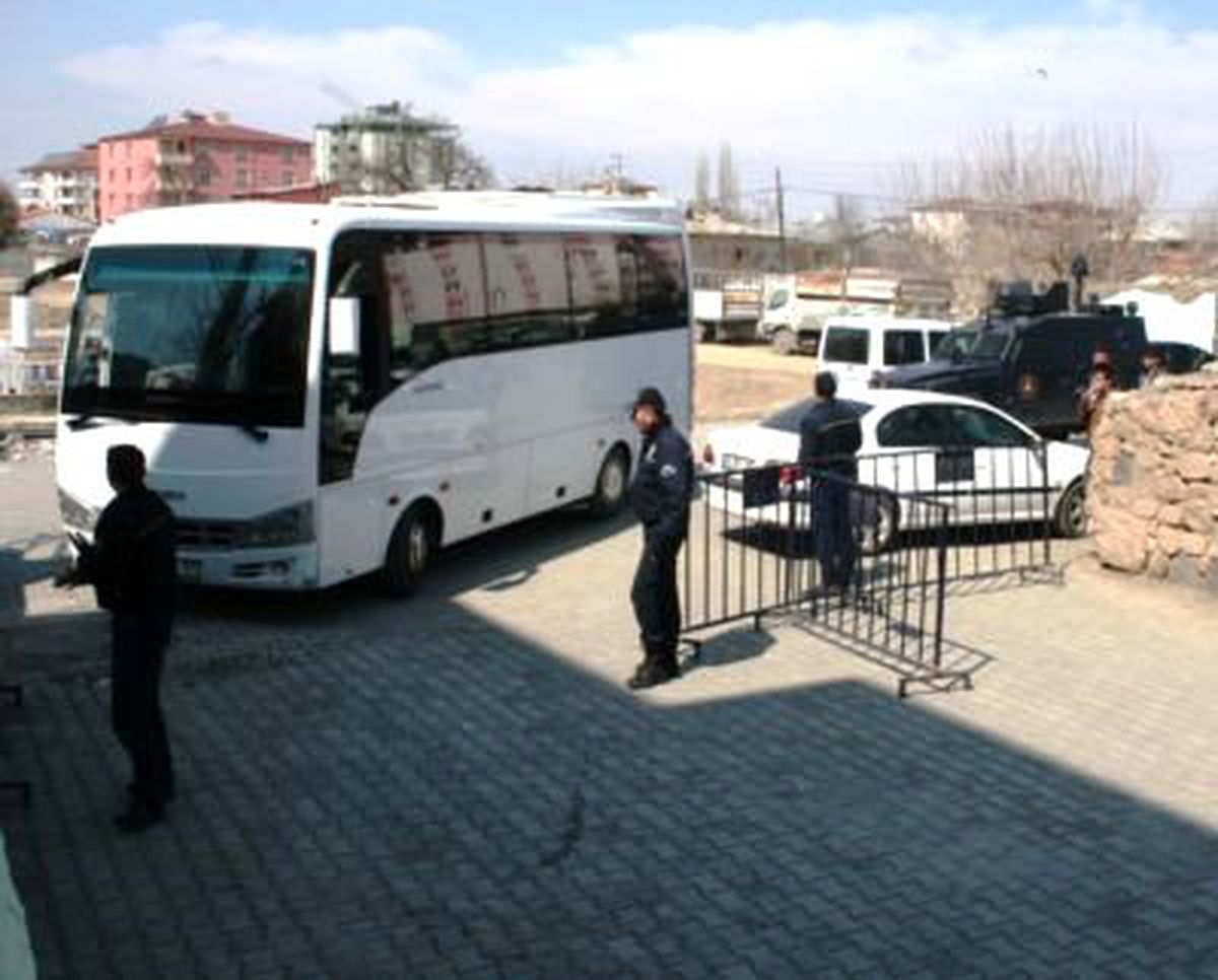 Iğdır\'da İzinsiz Nevruz Olaylarına Karışan 13 Kişi Tutuklandı