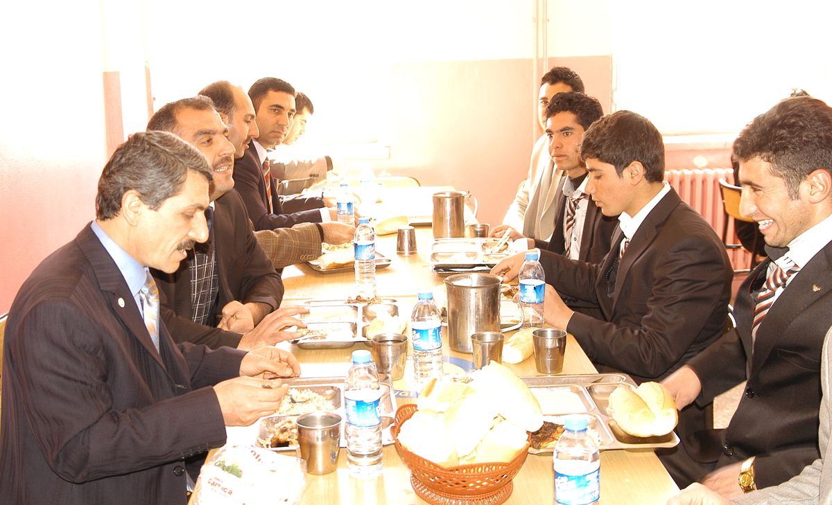 İlçe Milli Eğitim Müdürü Yıldız Öğrencilerle Yemek Yedi