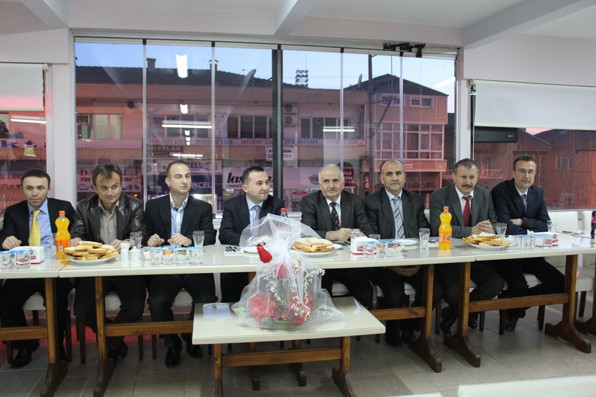 Kaymakam Kemelek\'e Veda Yemeği