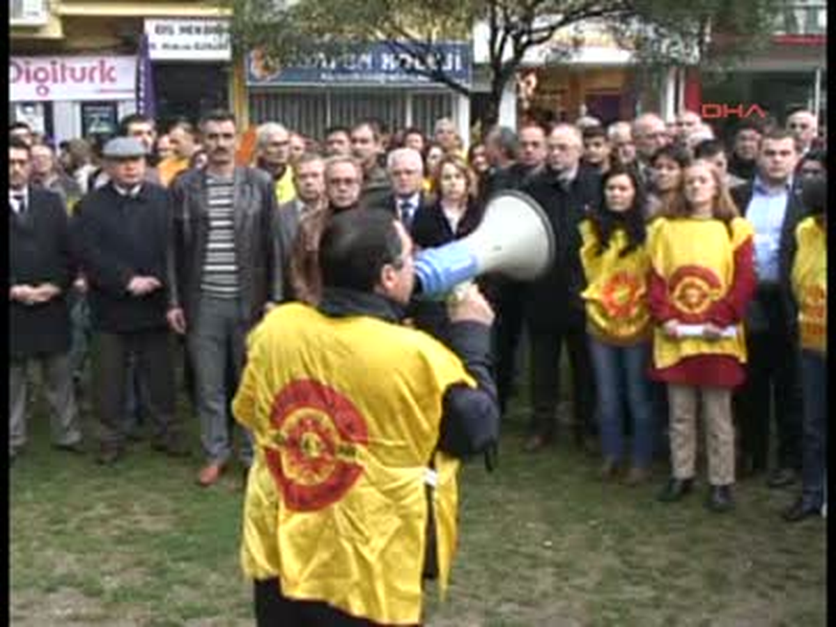 KESK, AKP İl Başkanlığı Önüne Siyah Çelenk Bıraktı