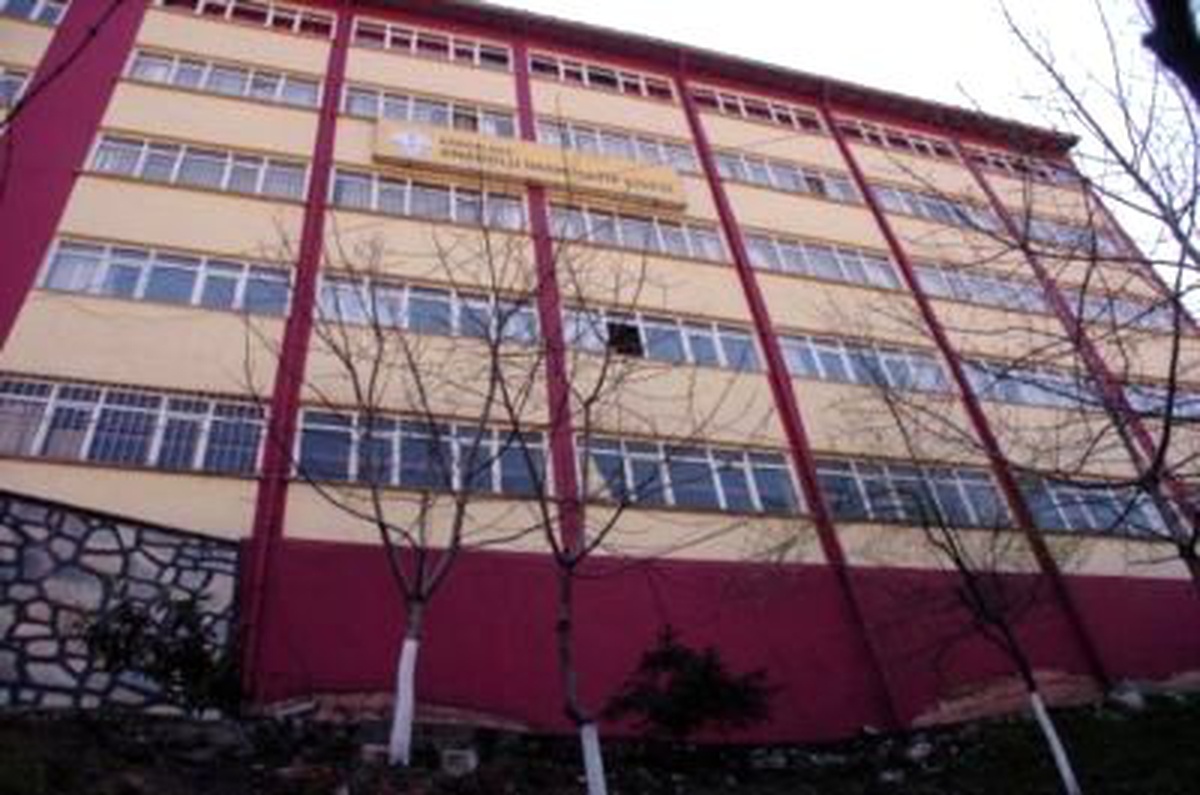 Kız Öğrenci Yurdun 4'üncü Katından Atladı