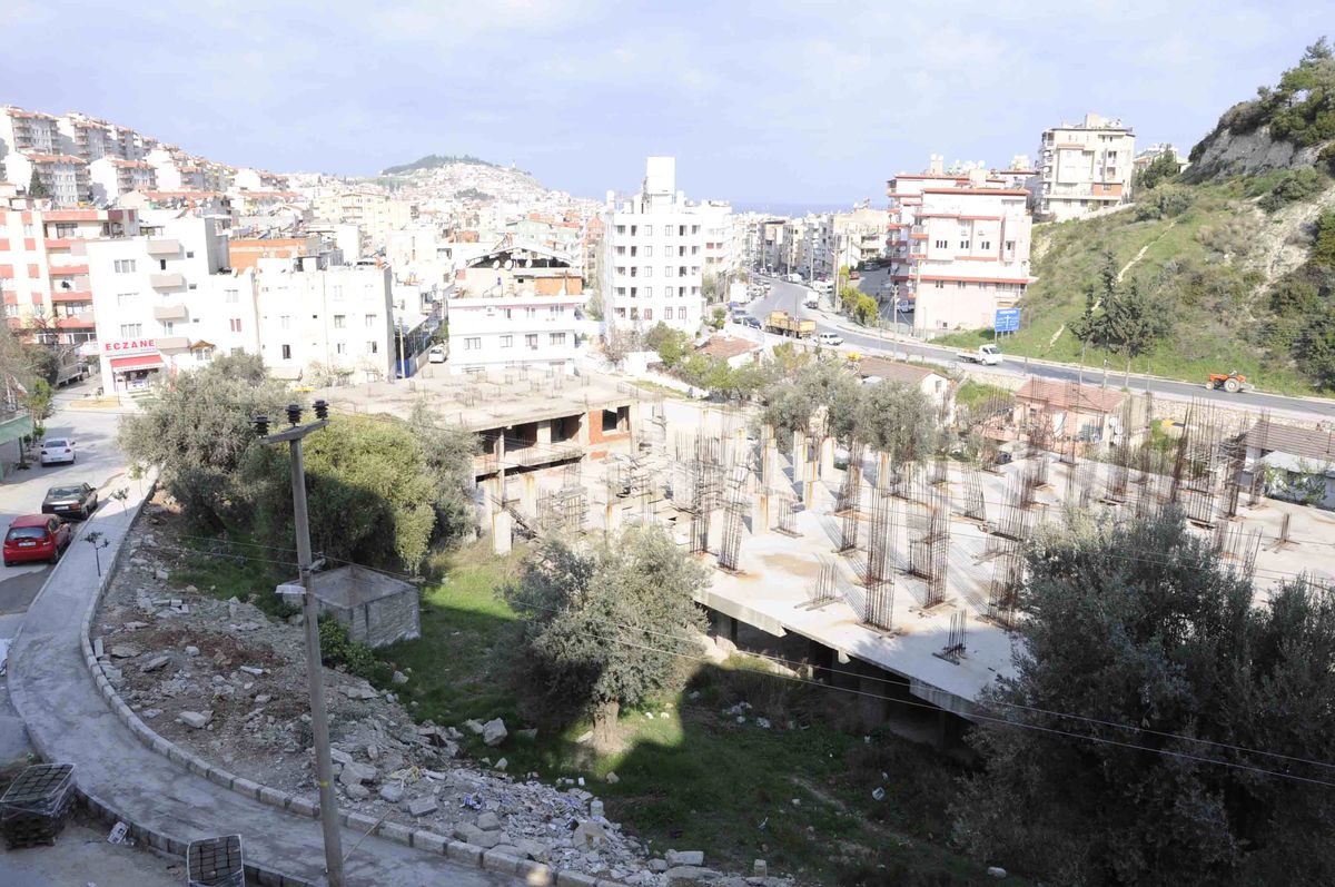 Kuşadası\'nda Yıkım
