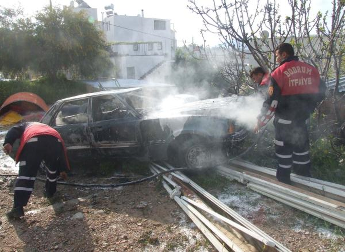 Lpg\'li Otomobil Park Halindeyken Yandı
