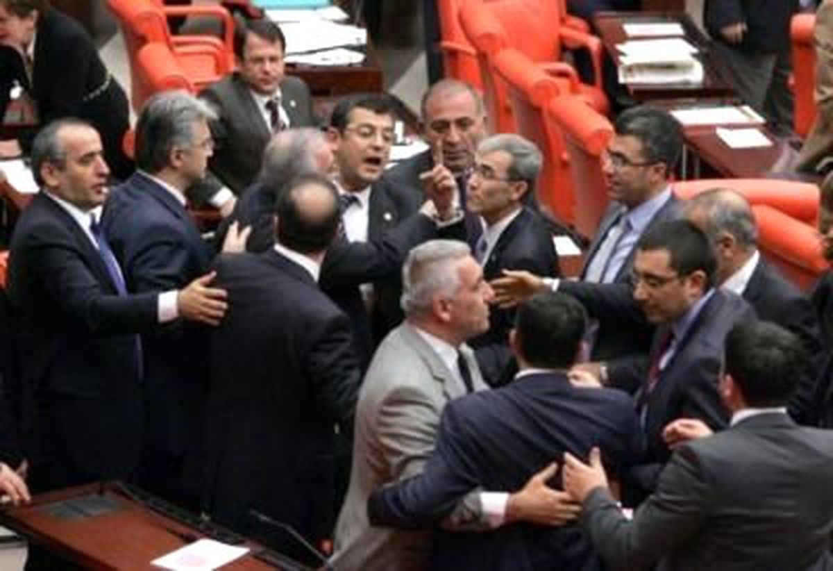 Meclis'teki Gerginliğin Devam Etmesi Üzerine Oturum Kapatıldı